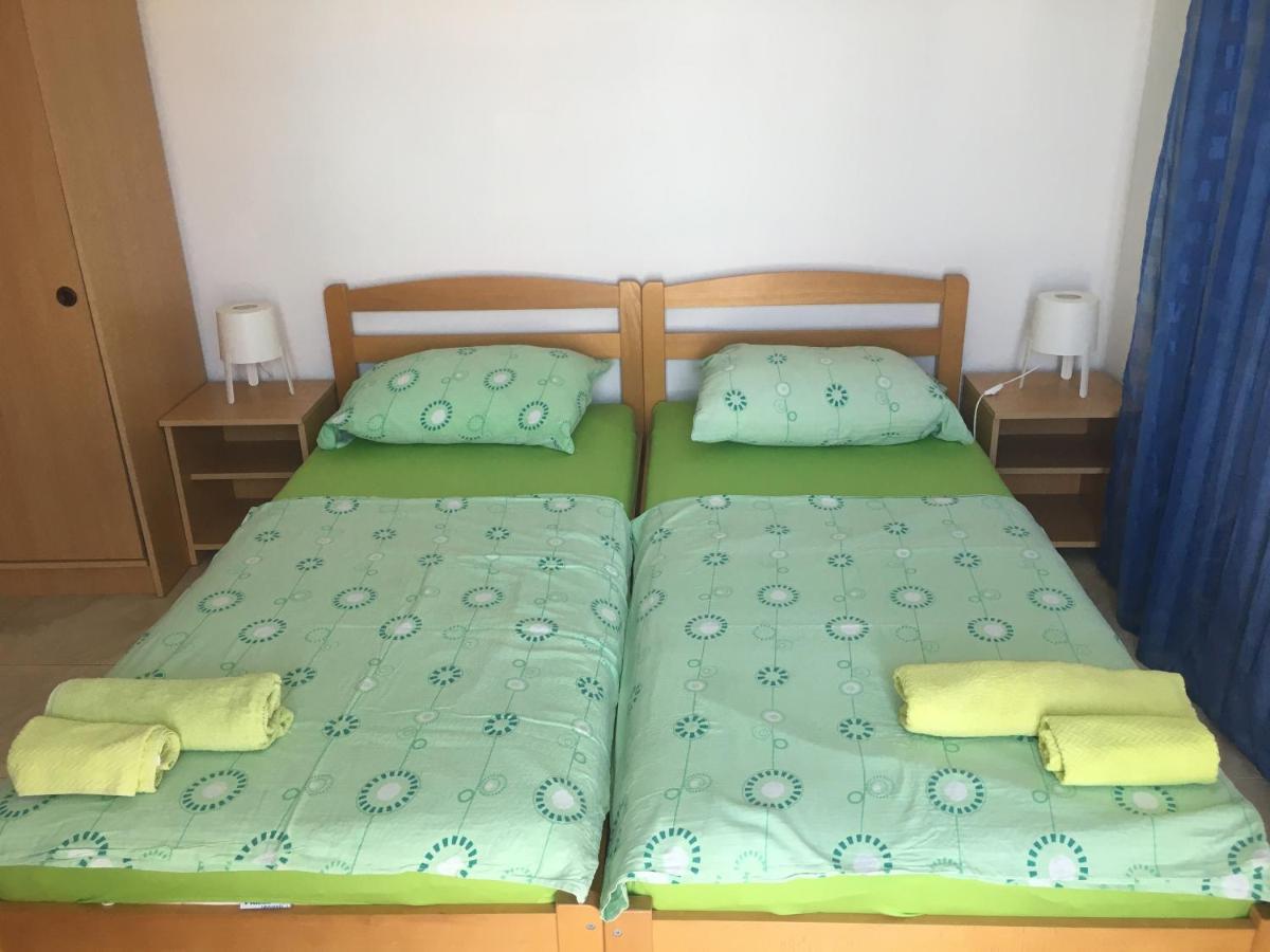 Apartmani Domenika Žuljana Exteriör bild