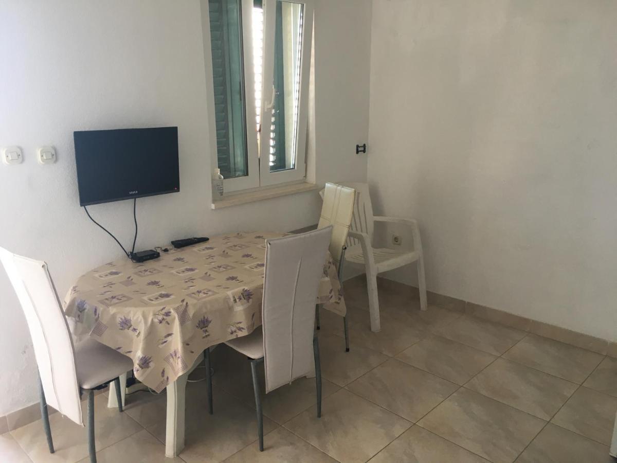 Apartmani Domenika Žuljana Exteriör bild