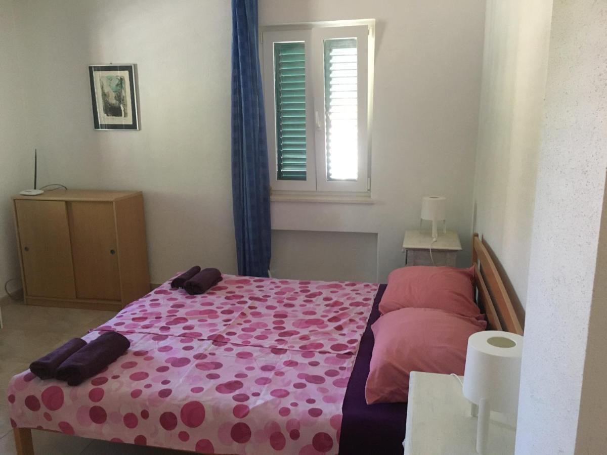 Apartmani Domenika Žuljana Exteriör bild