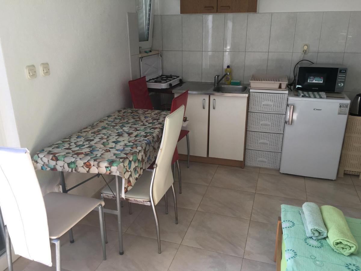 Apartmani Domenika Žuljana Exteriör bild