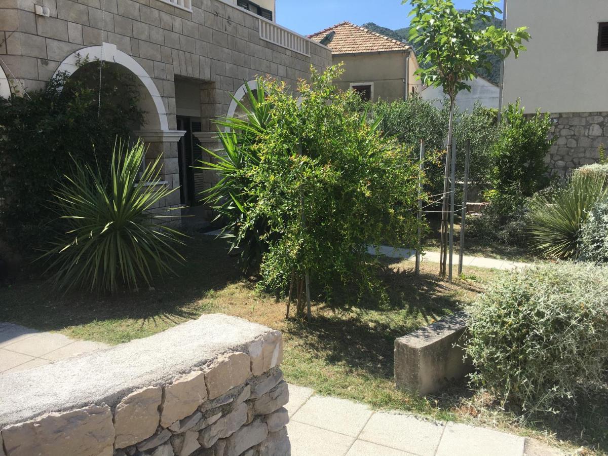 Apartmani Domenika Žuljana Exteriör bild